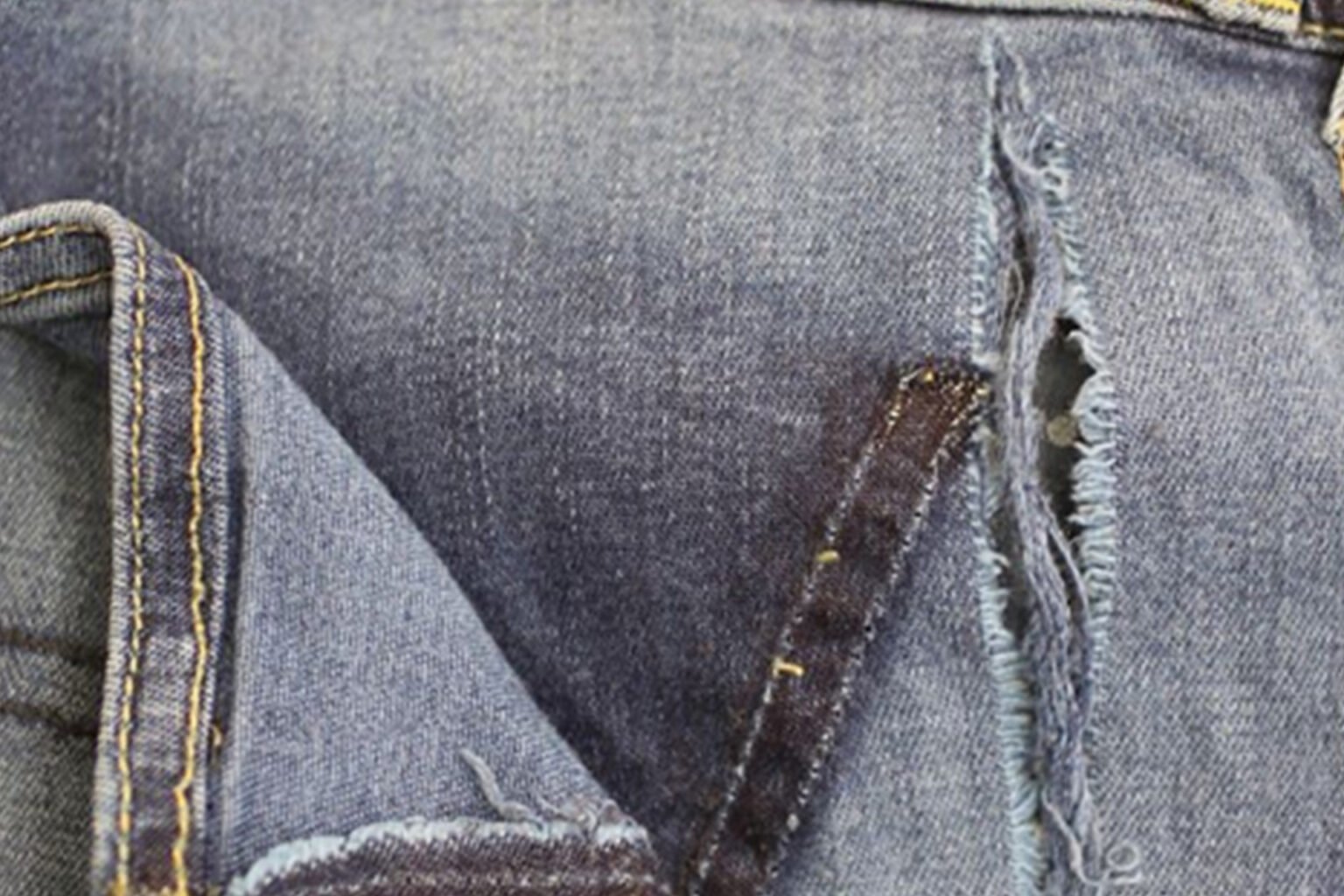 Spijker broek scheur